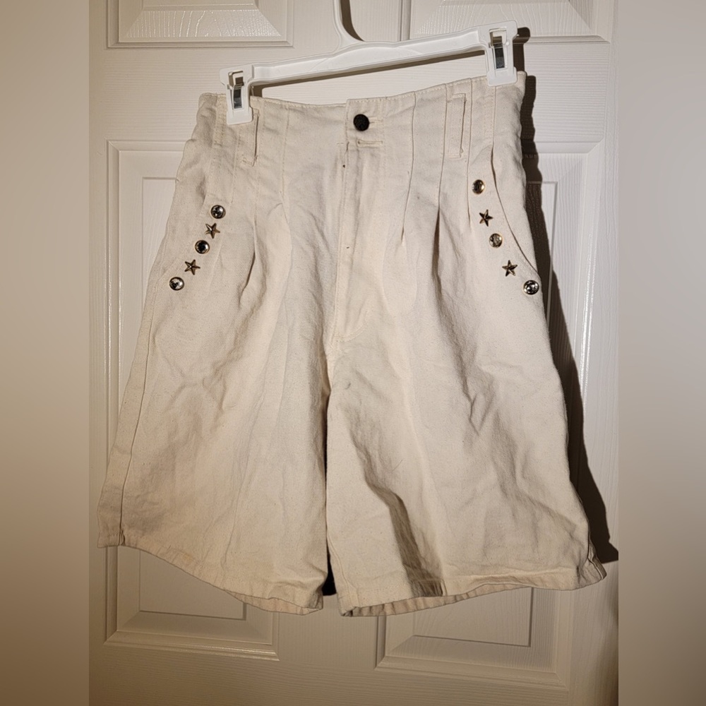 VINTAGE Beige Pleated Shorts with Embellishments